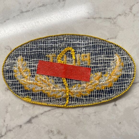 Vintage Pilot Gold Wings Blue Embroidered Oval Sewing & Craft Sew On Patch 3.5' - Picture 2 of 2